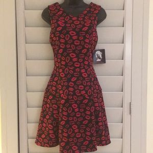Marilyn Monroe Black and Red Sexy kiss Dress
